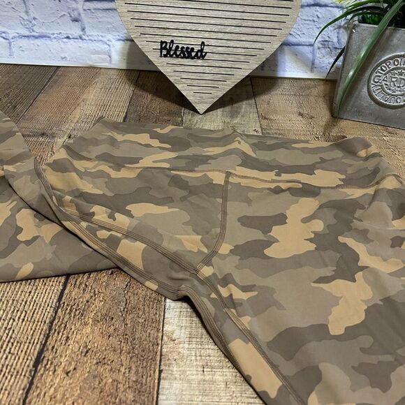 Lululemon Align High-Rise Pant 25"
Heritage 365 Camo Beige Multi size 18 - Picture 10 of 15